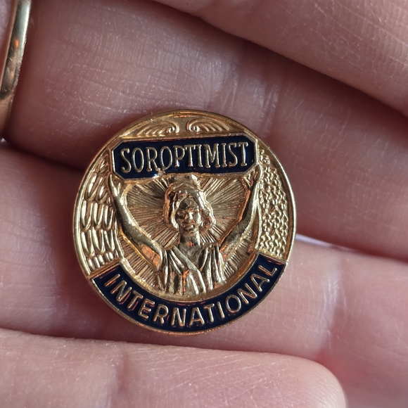 Vintage lapel pin Soroptimist International Yellow Gold Tone brooch round - Picture 2 of 9